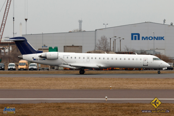 Bombardier CRJ-701ER (CL-600-2C10)