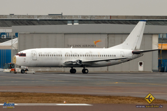 Boeing 737-382