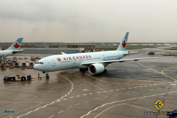Boeing 777-233/LR