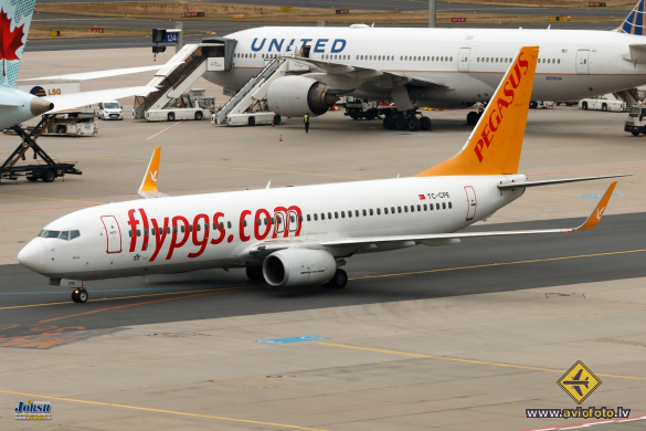 Boeing 737-82R