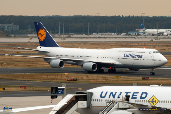 Boeing 747-830