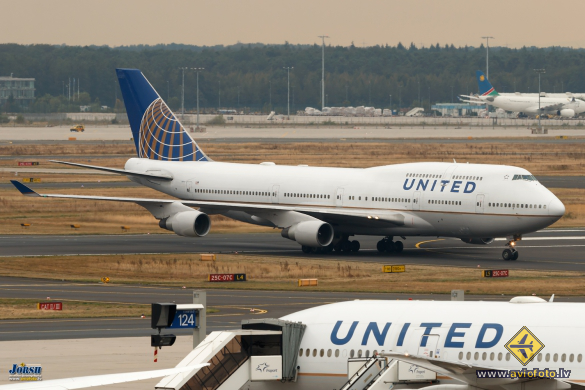 Boeing 747-422