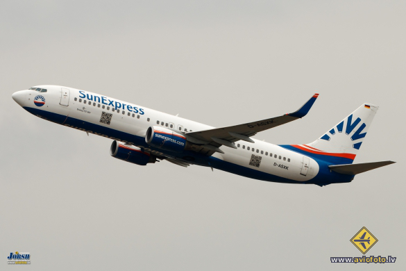 Boeing 737-86J