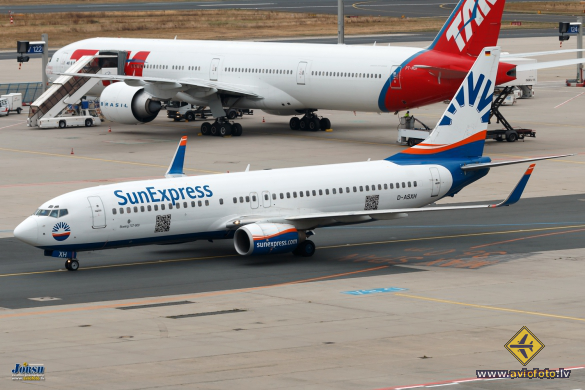Boeing 737-8CX