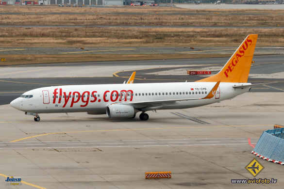 Boeing 737-82R