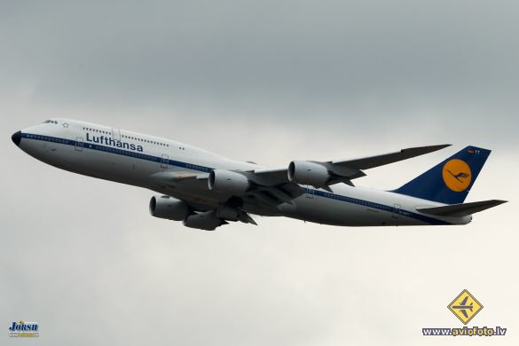 Boeing 747-830