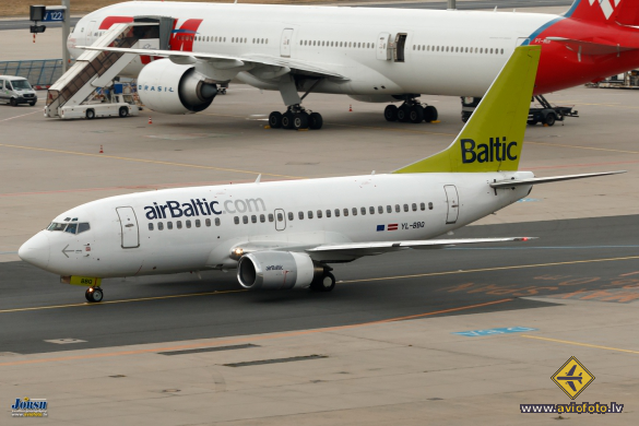 Boeing 737-522