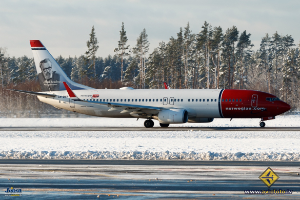 Boeing 737-8JP