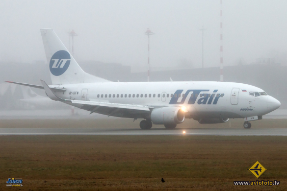 Boeing 737-524