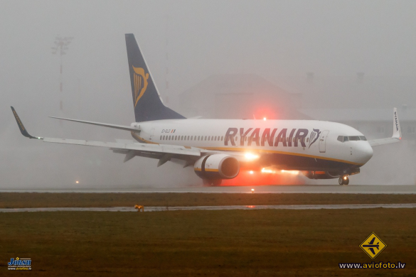 Boeing 737-8AS