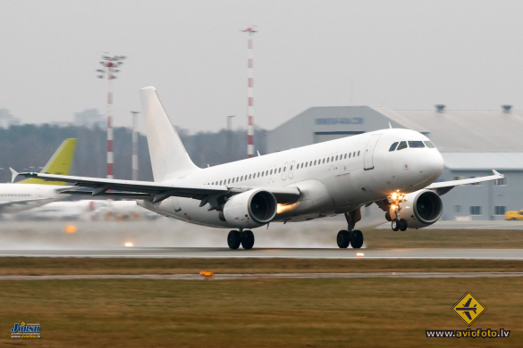 Airbus A320-214