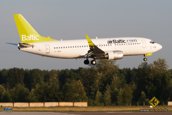 Boeing 737-33V