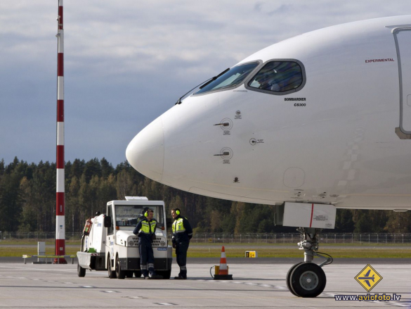 Bombardier CSeries CS300 (BD-500-1A11)