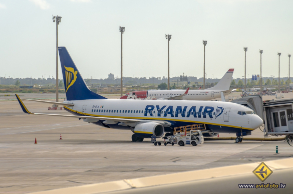 Boeing 737-8AS