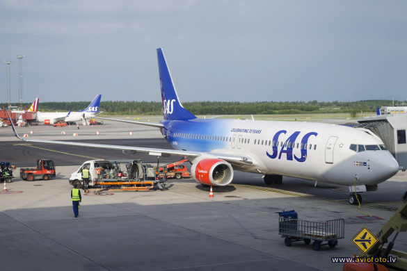 Boeing 737-86N