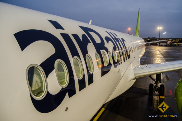 Bombardier CSeries CS300 (BD-500-1A11)