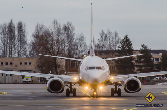 Boeing 737-8AS