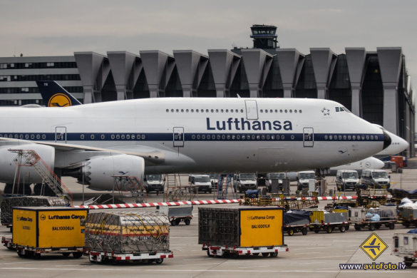 Boeing 747-830