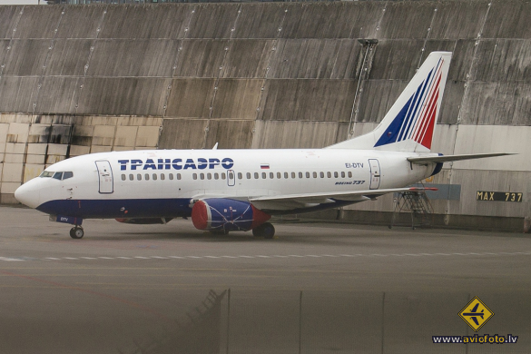Boeing 737-5Y0