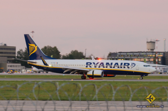 Boeing 737-8AS