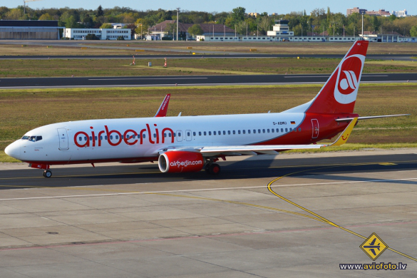Boeing 737-86J