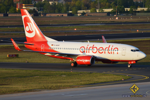 Boeing 737-7K5