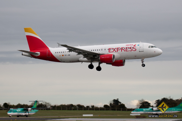 Airbus A320-214