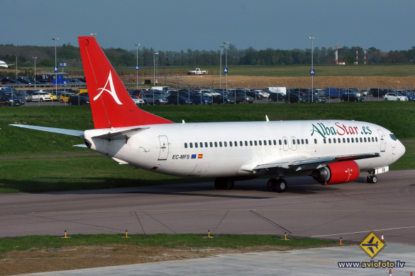 Boeing 737-4Y0