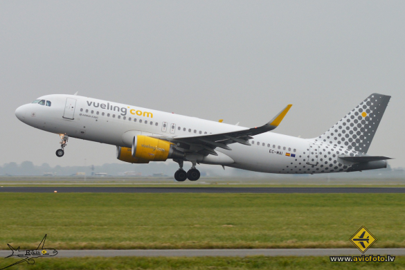 Airbus A320-214