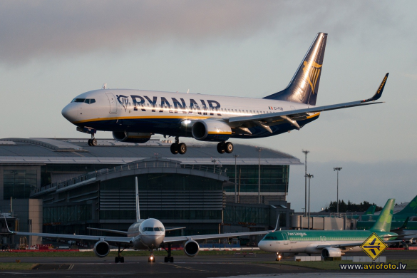 Boeing 737-8AS