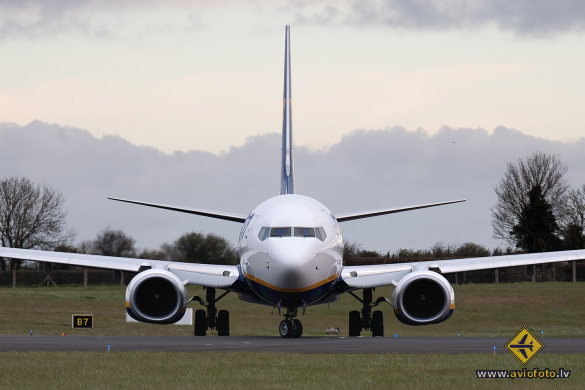 Boeing 737-8AS