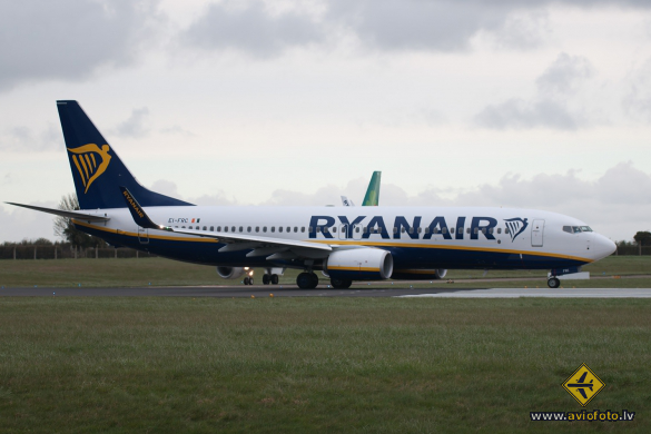 Boeing 737-8AS