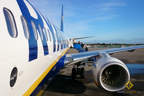 Boeing 737-8AS