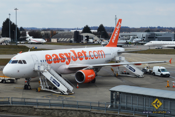 Airbus A320-214