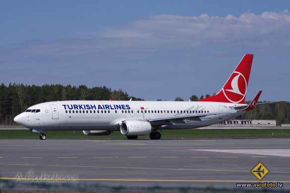 Boeing 737-8F2