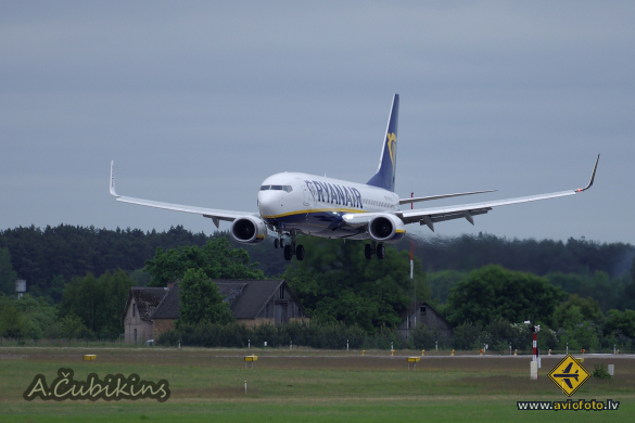 Boeing 737-8AS
