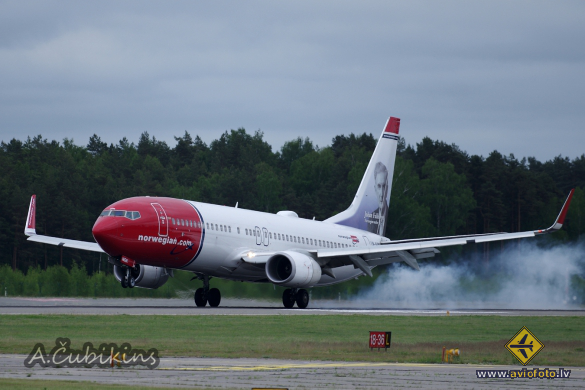 Boeing 737-8JP