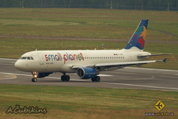 Airbus A320-214