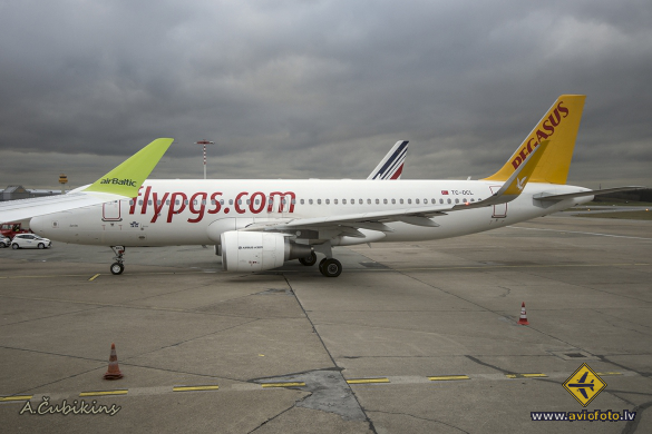 Airbus A320-214