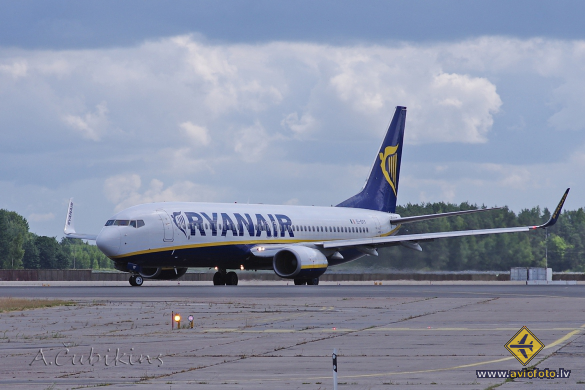 Boeing 737-8AS