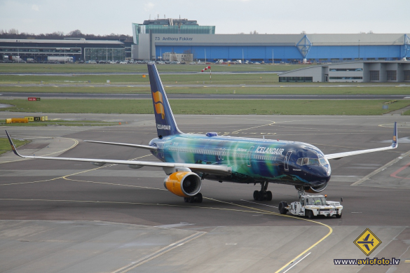 Boeing 757-256