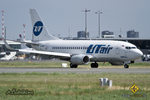 Boeing 737-524