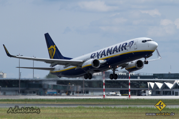 Boeing 737-8AS
