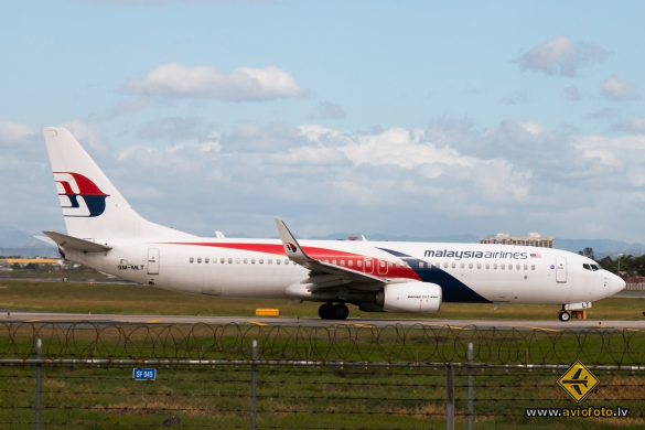 Boeing 737-8H6