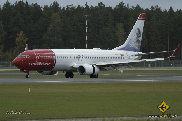 Boeing 737-8JP