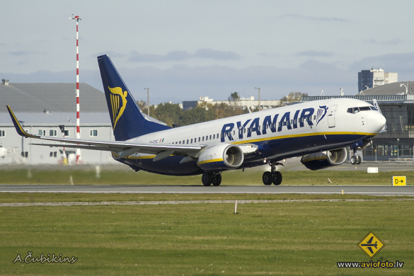 Boeing 737-8AS