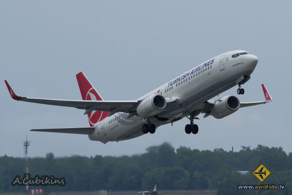 Boeing 737-8F2