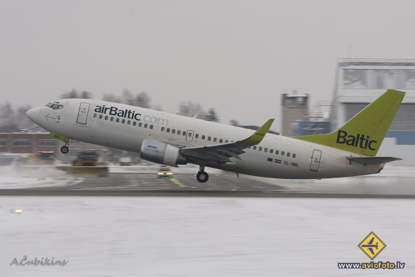 Boeing 737-33V