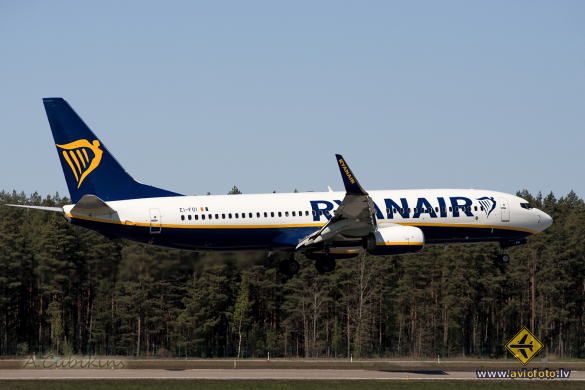 Boeing 737-8AS
