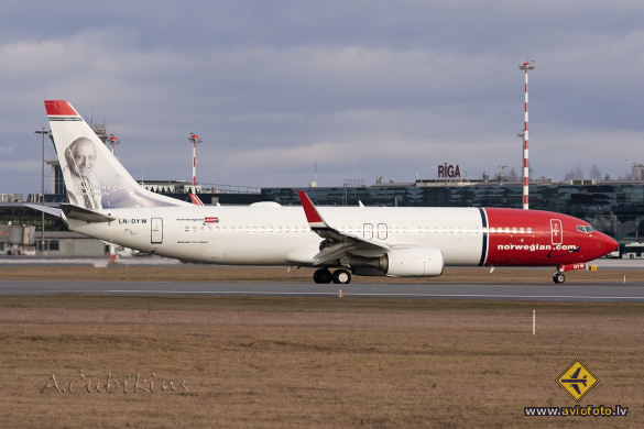 Boeing 737-8JP